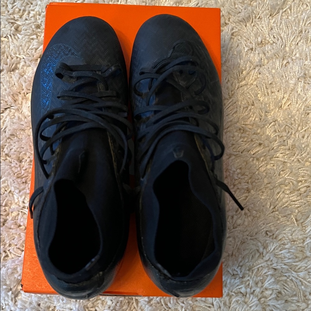 Black Nike superfly academy soccer cleats